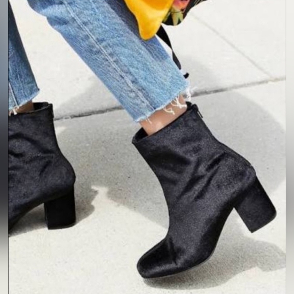 FREE PEOPLE LIGHTWEIGHT VELOUR BLOCK HEEL BOOTIE